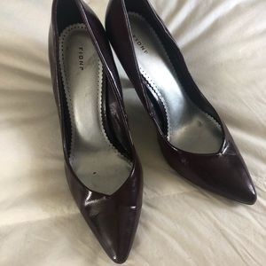 Size 11 Burgundy Pantent heels
